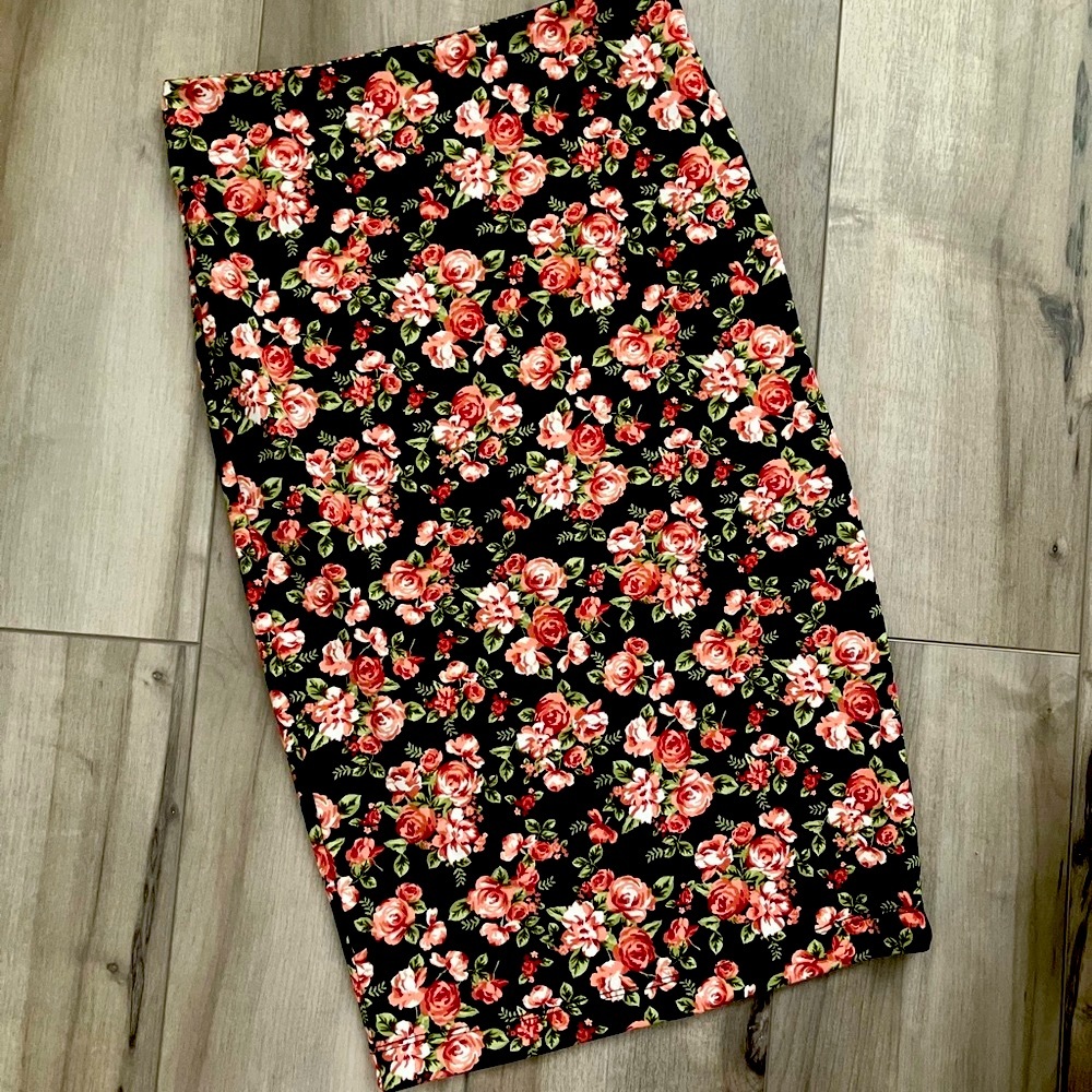 Forever 21 Black and Pink Floral Pencil Skirt